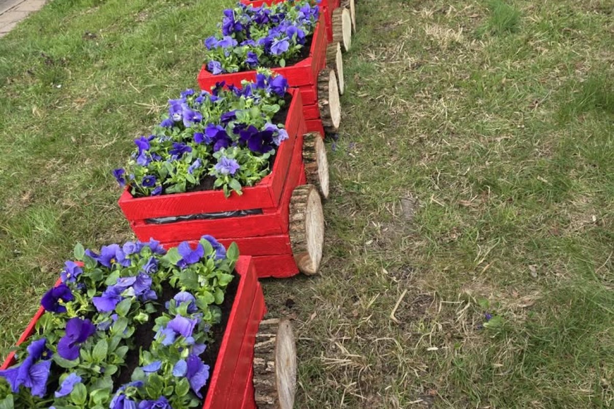 flower train station