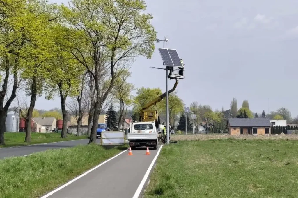 hybrid streetlight path