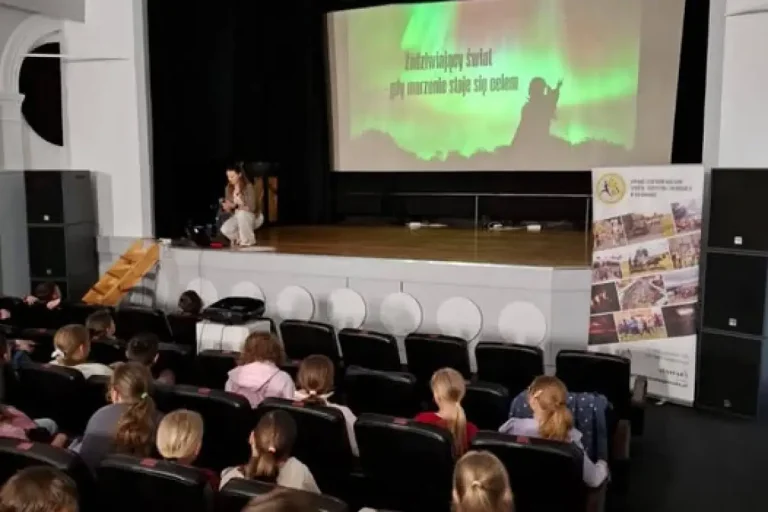 travel lecture audience